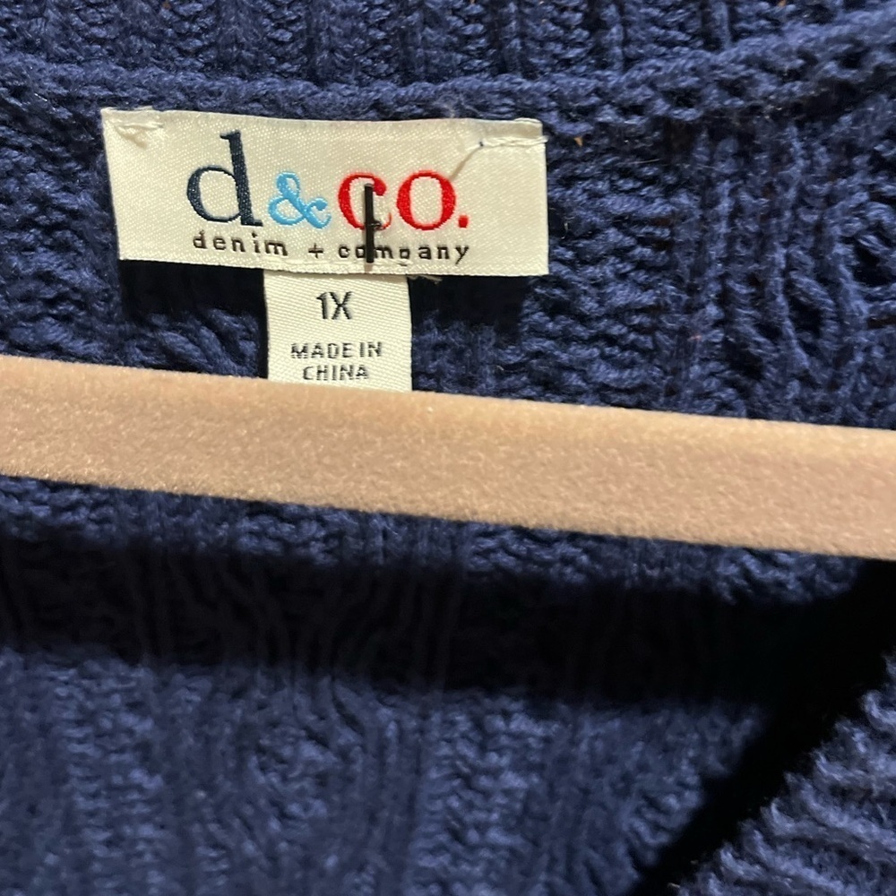 167. WOMENS DENIM + COMPANY 1X DETAIL SWEATER - Picture 4 of 7